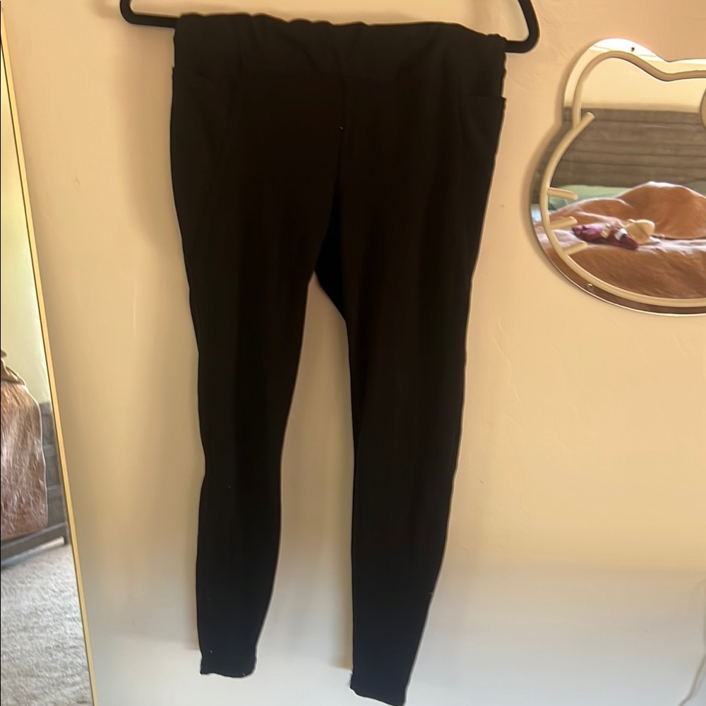 Danskin Black Leggings Stretchy Form-Fitting Design